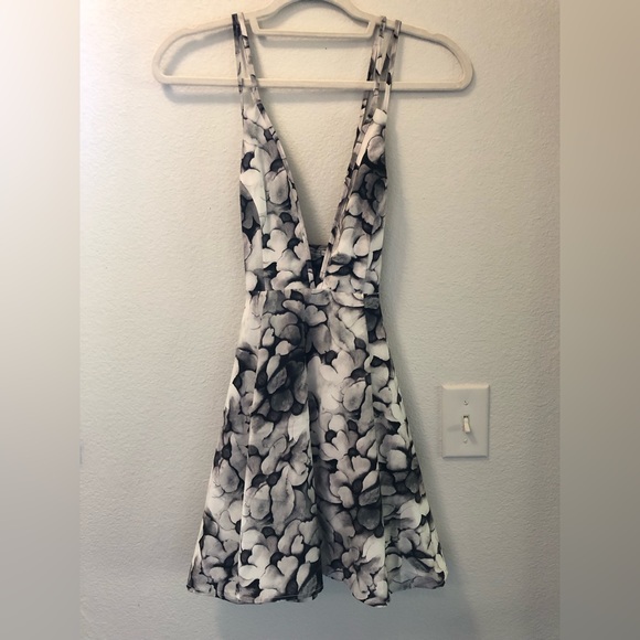 Deep Plunge Dress - Picture 5 of 11